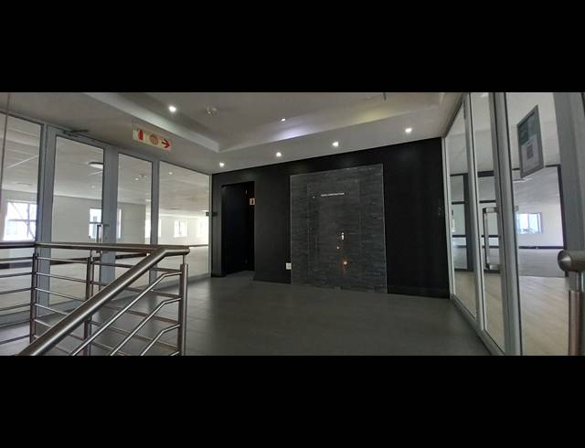 1,013M² OFFICE TO LET IN BRYANSTON